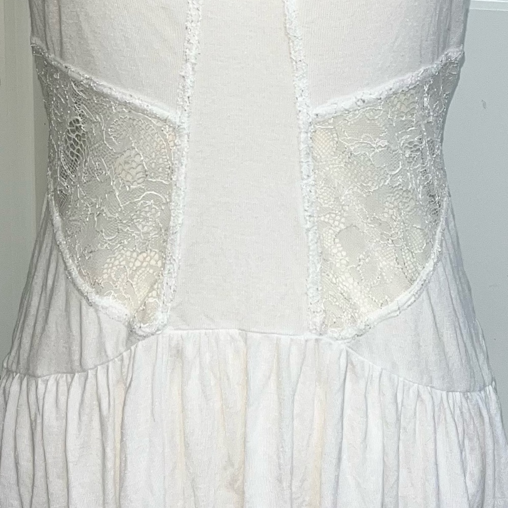 Moda (Victoria Secret) Lace Accent Ruffle Hem Tank - Picture 2 of 3